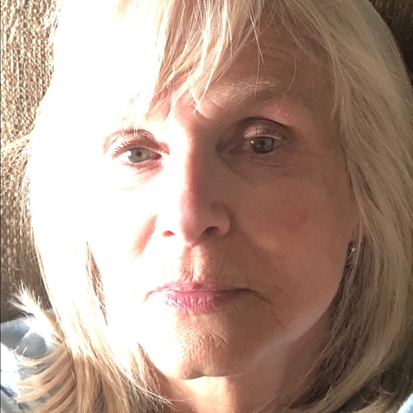 Meet your Posher, Loretta - Picture 1 of 1